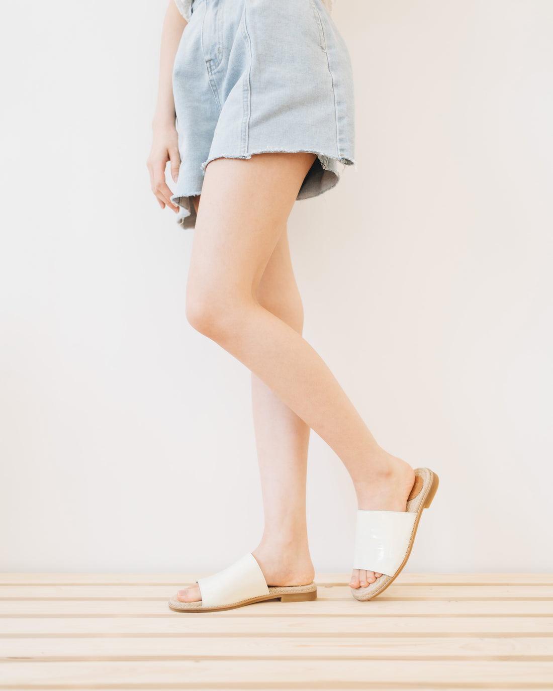 Kelia Sandals - Shiny Cream White